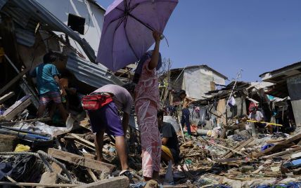 Острів "зрівняло із землею": на Філіппінах кількість жертв потужного тайфуну перевищила три десятки