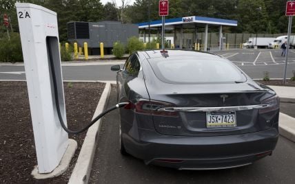 Электрокары Tesla стали более самостоятельными после обновления автопилота