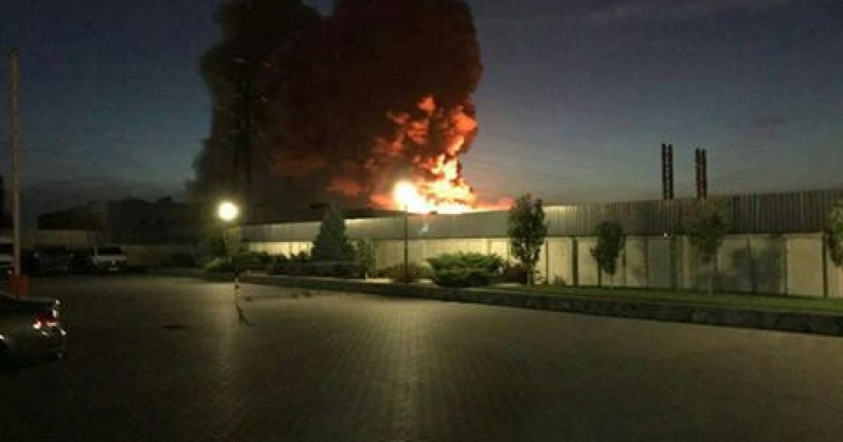 В Белой Церкви сильный огонь атаковал производственные помещения фармацевтического завода "Биофарма"