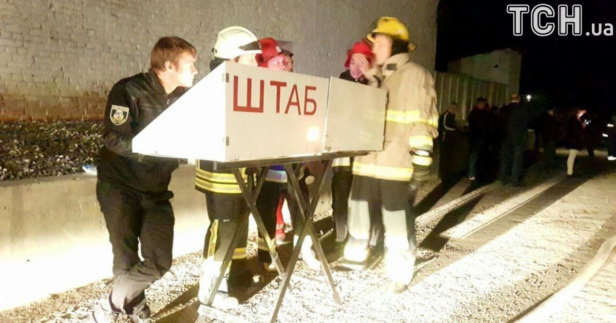 На "Биофарме" огонь распространился в складских помещениях, но пожарным удалось отсечь пожар