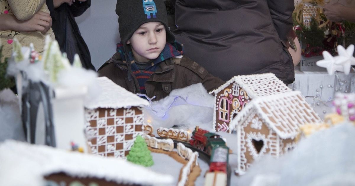 В Одесі на виставці пряникових будиночків показали солодощі, які рухаються