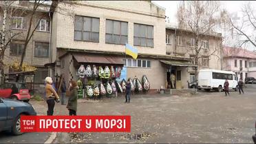 У столичний морг, який декілька днів страйкував, нарешті дали гарячу воду