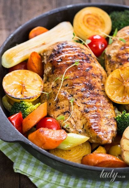 Куриное филе под овощной смесью