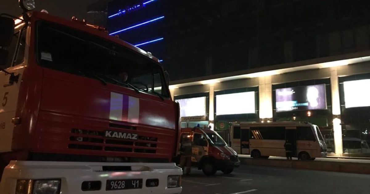 Спасатели рассказали подробности пожара в торговом центре Silver Breeze