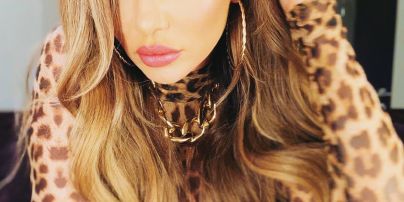 В леопарде и с насыщенным макияжем: новый эффектный образ Анны Седоковой