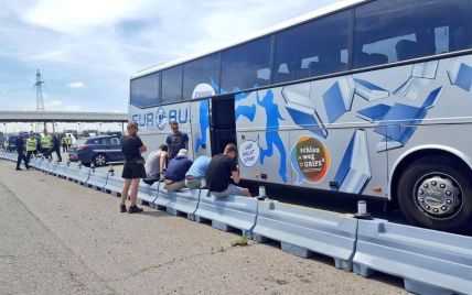 Французька поліція знову затримала автобус із російськими вболівальниками