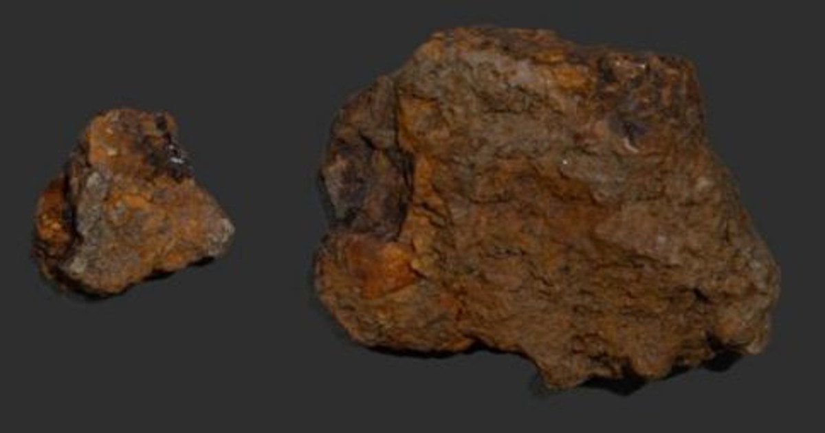 Три фрагменти, що відкололися від старого артефакту