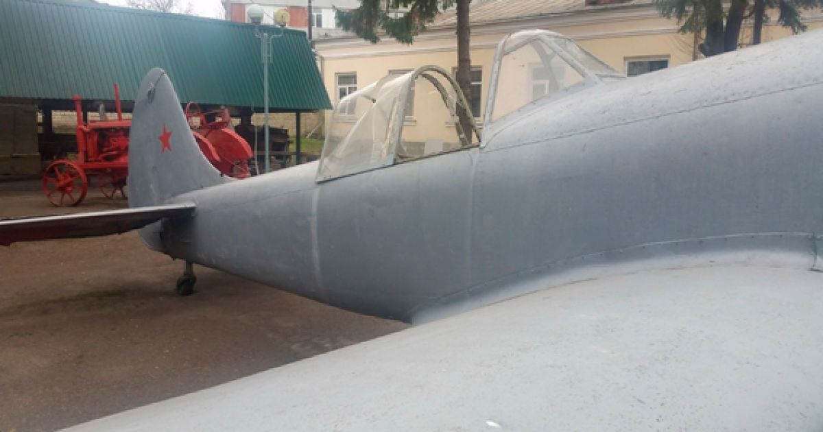 В Ровно боец АТО навеселе захватил музейный самолет, угрожая оружием