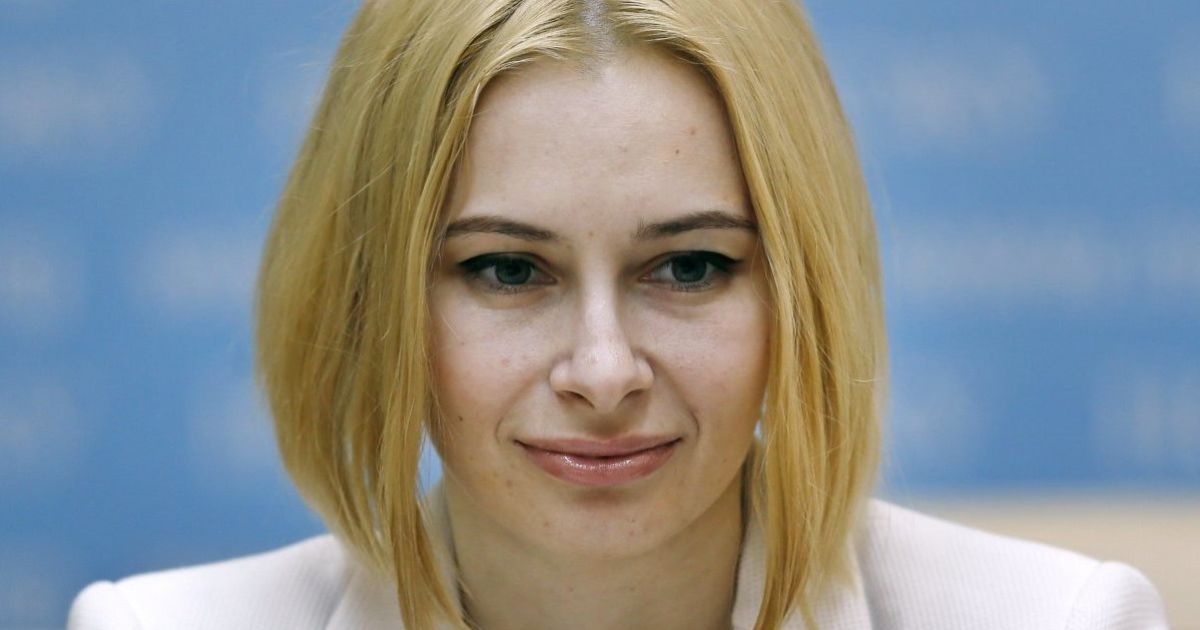 "SMS" через щель в стене и жизнь в подвале. Как живется узникам "ЛНР"