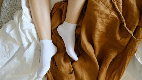 Как вернуть белым носкам чистоту: три домашних средства, которые работают лучше магазинных