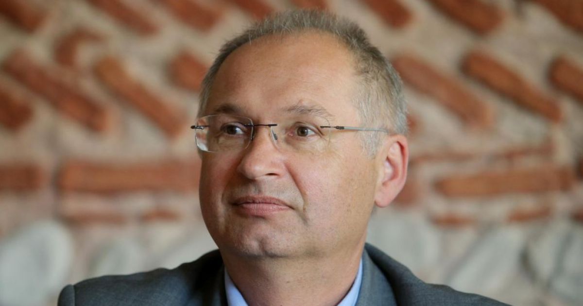 У Словенії депутат склав повноваження через крадіжку сендвіча
