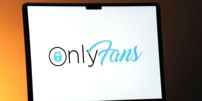 Одружений чоловік підписався на модель OnlyFans: як пікантна розвага закінчилася судом (фото)