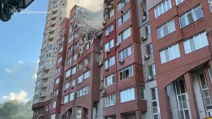 Ракетний удар по Дніпру: частково зруйнована багатоповерхівка, є загиблий та поранені