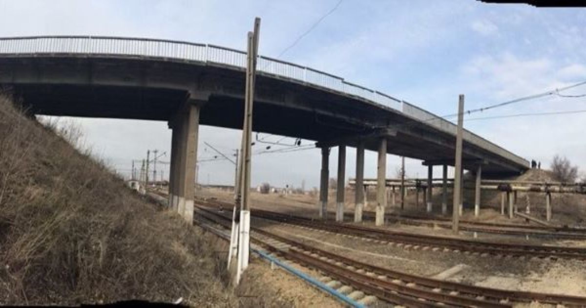 Правоохоронці виявили на узбіччі траси "Лисичанськ-Артемівськ" саморобний вибуховий пристрій