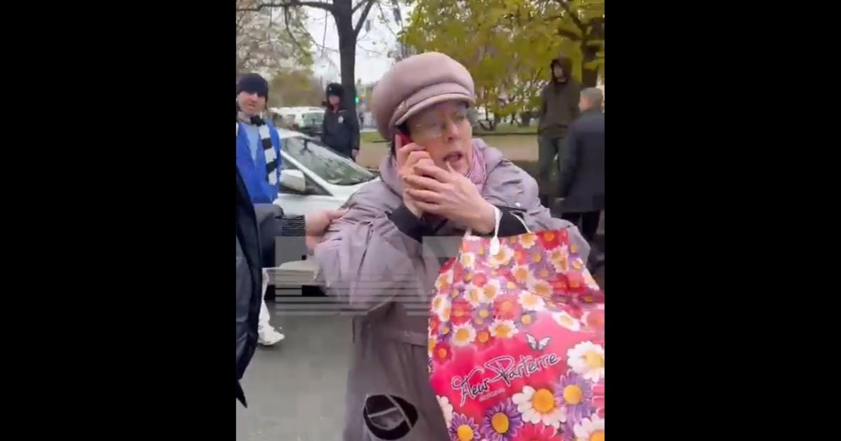 Пенсіонерка в Санкт-Петербурзі намагалася підпалити авто біля військкомату