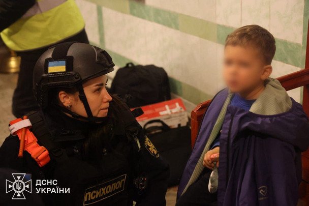 На момент обстрілу в укритті перебували 48 дітей. / © Управління ДСНС у Харківській області