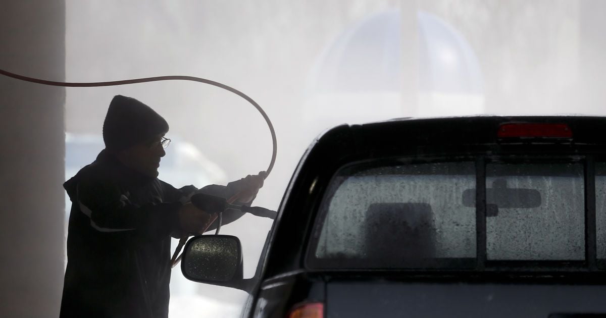 Водителям дали важные советы по поводу мытья автомобиля зимой