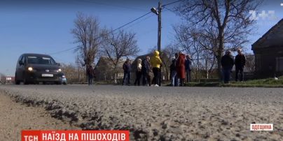 В Одесской области селяне угрожают самосудом пьяному водителю, который сбил двух женщин и скрылся