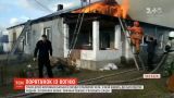 Родители и соседи спасли троих детей из горящего дома в Ровенской области