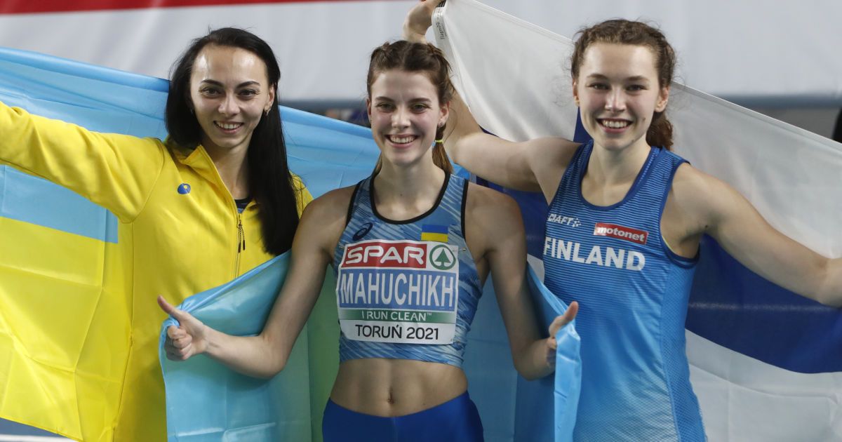 Ярослава Могучіх (у центрі), Ірина Геращенко (ліворуч) та Елла Джунніла з Фінляндії (праворуч)