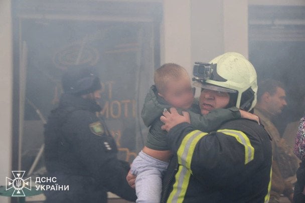 На момент обстрілу в укритті перебували 48 дітей.  / © Управління ДСНС у Харківській області