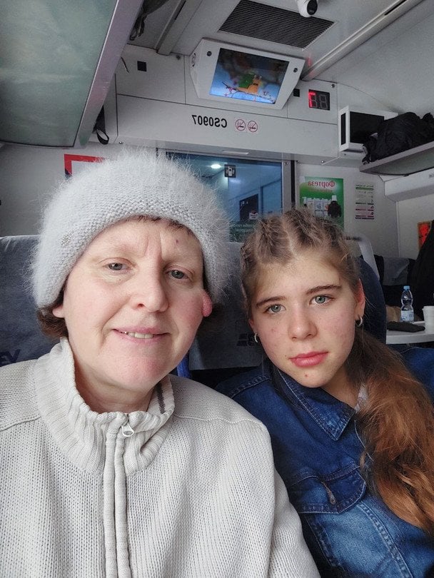 Аня Підвербна зі своєю опікункою Оленою Ятченко. Фото надано О.Тунік-Фриз