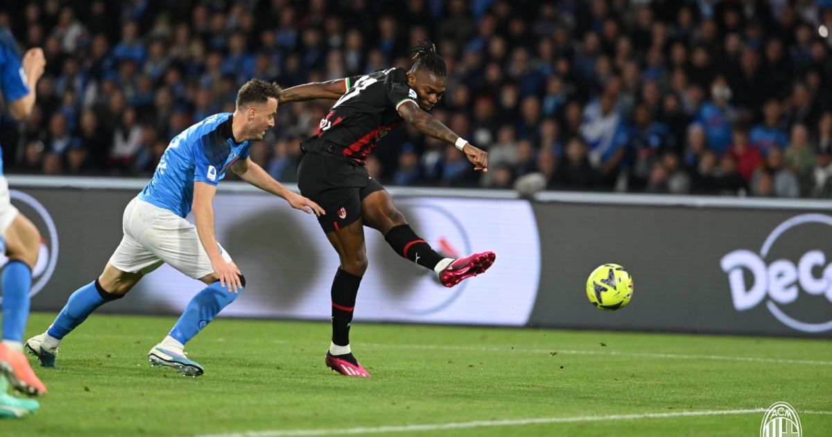 Холодний душ для лідера Серії А: "Мілан" завдав нищівної поразки "Наполі" (відео)