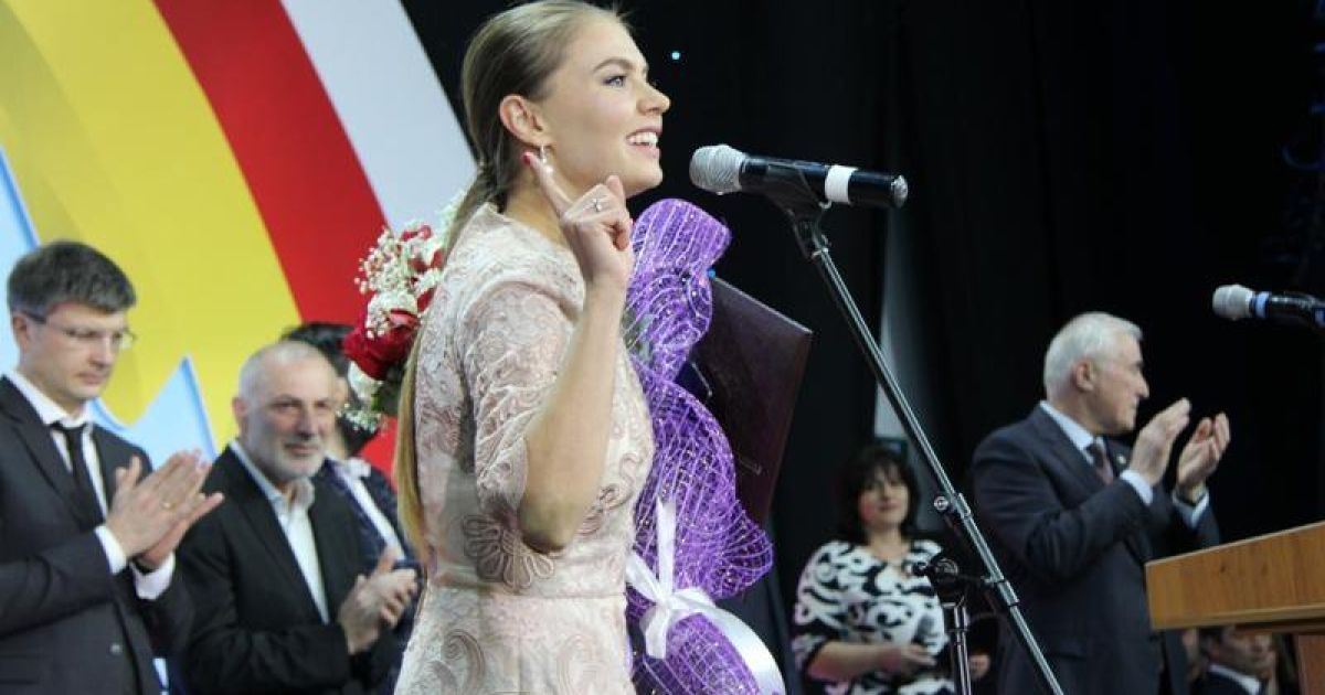 Кабаева не скрывала кольца / © osradio.ru