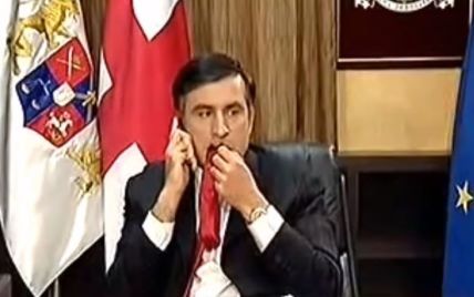 Саакашвили признался, что жевать галстуки научился в "Артеке"