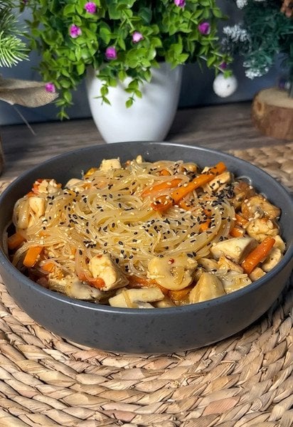 Фунчоза с курицей и овощами tiktok.com/@mil_alexx_pp