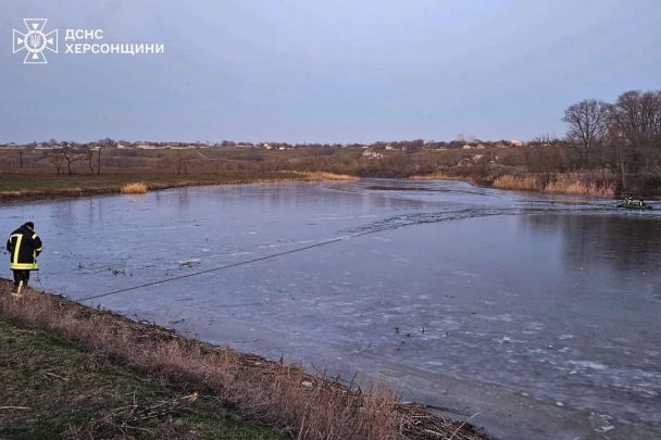 Надзвичайники розшукують ще трьох дітей, які впали в річку Фото: ДСНС Херсонщини / © 