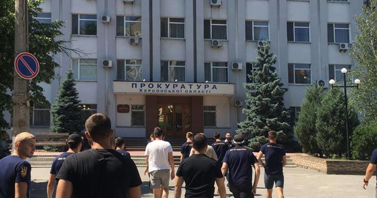 На знак підтримки Гандзюк активісти заблокували місцеву прокуратуру
