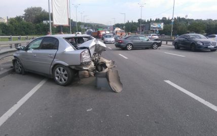 У Києві в районі Корчуватого сталося ДТП з трьома автомобілями