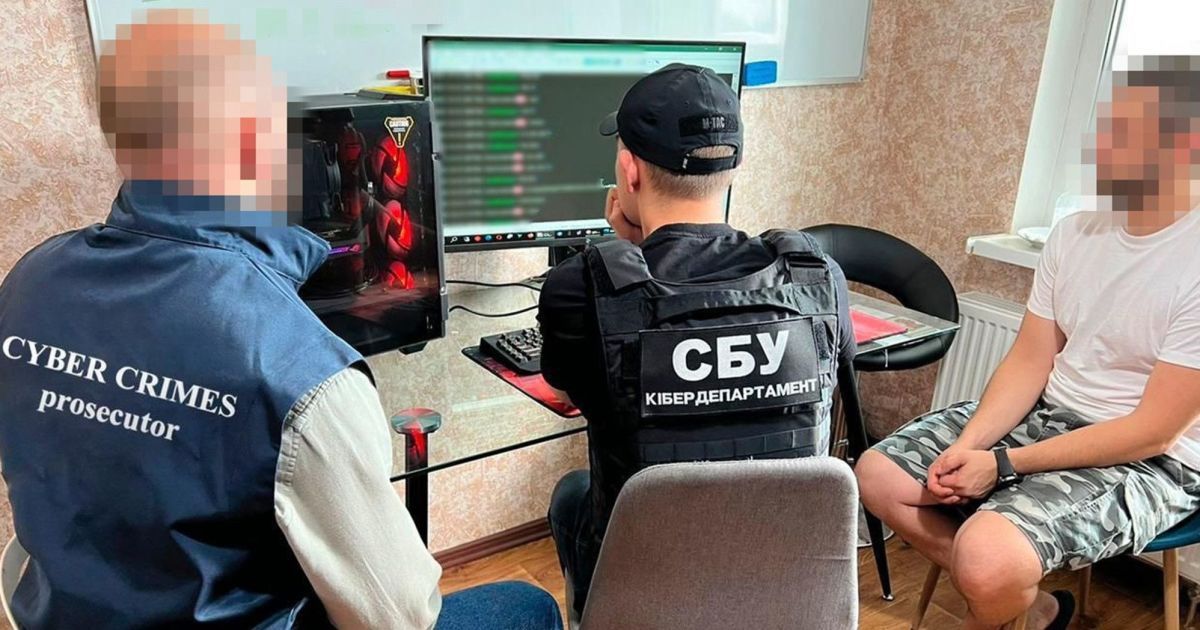 В Киеве хакер похищал базы данных украинских банков и продавал их на администрируемых спецслужбами РФ платформах