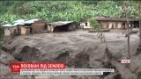 В африканской Уганде массивные оползни похоронили по меньшей мере 34 человека
