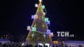 В Буче, пережившей российскую оккупацию, зажгли новогоднюю елку (видео)