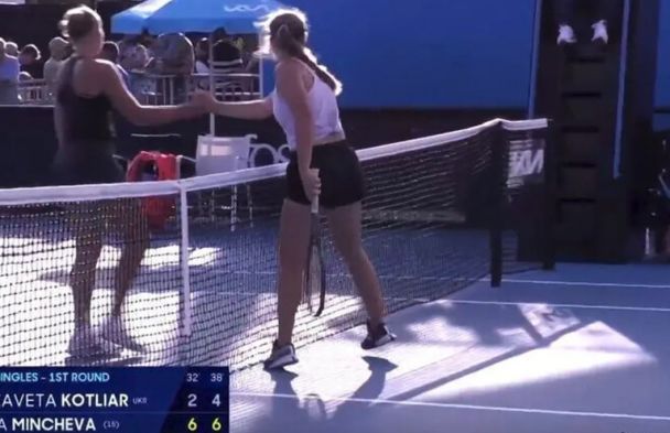 Рукостискання з росіянкою / © скриншот з відео