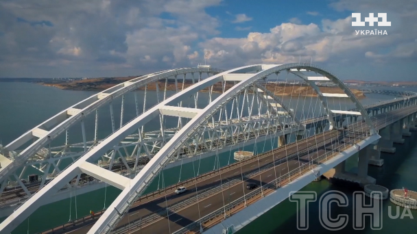 На Крымском мосту образовался транспортный коллапс: что происходит