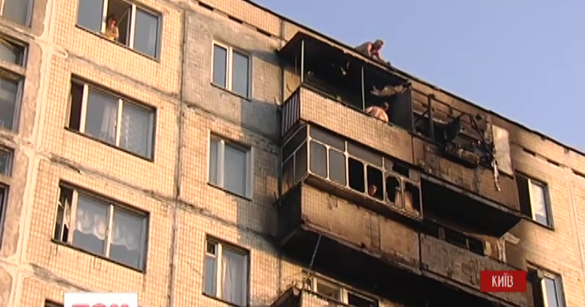 У пожежі в Києві постраждали троє людей і кілька квартир