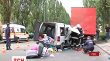 В Ровно легковушка на полной скорости врезался в грузовик