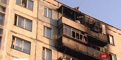 У пожежі в Києві постраждали троє людей і кілька квартир