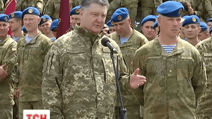 Порошенко відреагував на дискусії, щодо проведення військового параду на День Незалежності