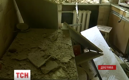 Бойовики взялися регулярно нищити мирні будинки у центрі Красногорівки
