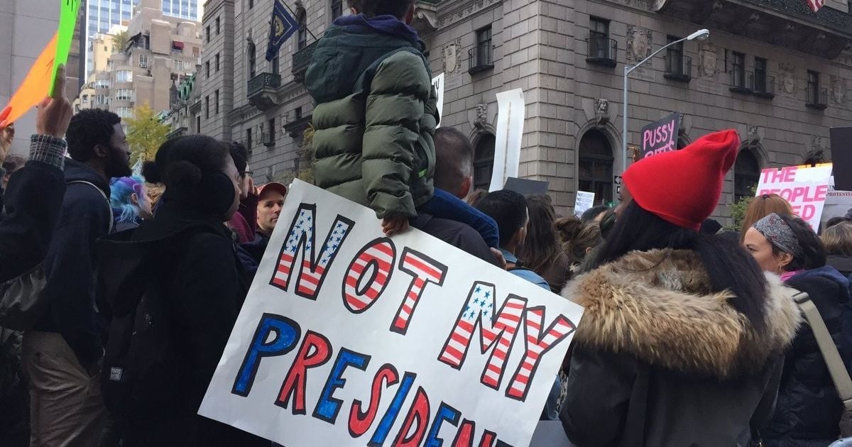 Дві тисячі американців протестують проти Трампа біля хмарочоса його імені