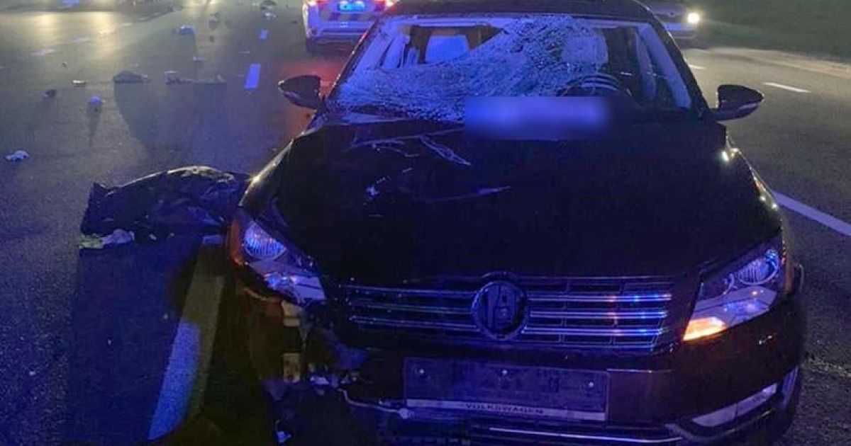 В Киеве водитель Volkswagen сбил насмерть женщину, которая переходила дорогу на красный свет