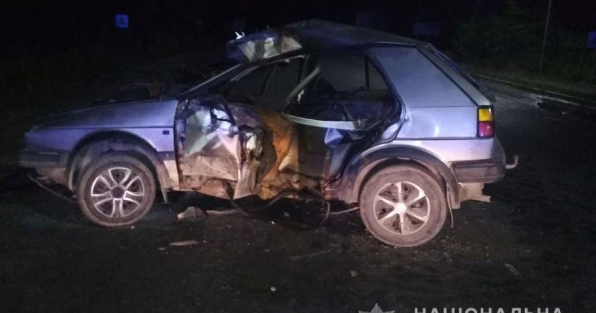 У Тернопільській області біля заправки зіткнулись автомобіль та мотоцикл: загинув 19-річний хлопець (фото)