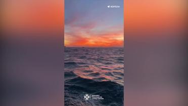 Прикордонники Морської охорони показали неймовірну красу моря на заході сонця