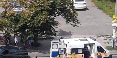 В Киеве на Троещине автомобиль сбил девочку на пешеходном переходе