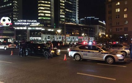 На место аварии с правительственным Mercedes в Москве прибыли высокопоставленные чиновники - СМИ
