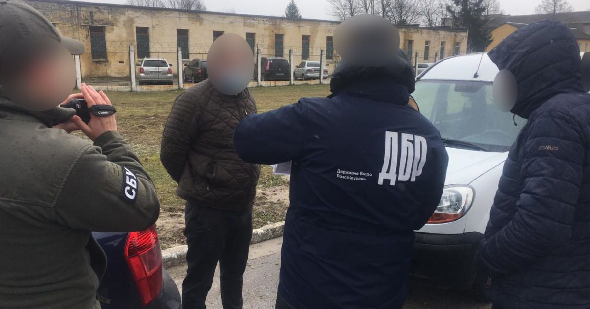 Во Львове задержали военного медика, который за взятку обещал призывнику помочь "откосить" от армии